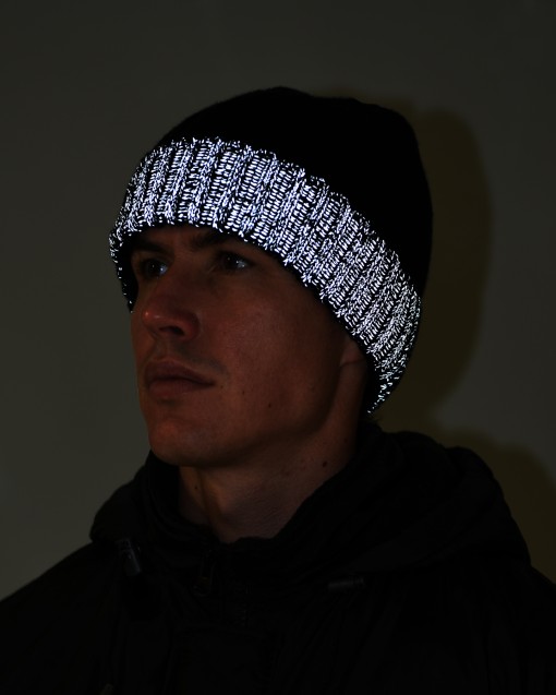 Шапка трикотажная СИРИУС Юка с утеплителем Тинсулейт черная с СВ-элементами