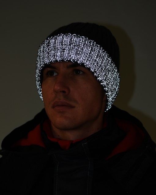 Шапка трикотажная СИРИУС Юка с утеплителем Тинсулейт темно-серая с СВ-элементами