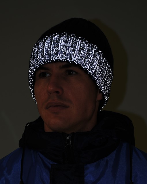 Шапка трикотажная СИРИУС Юка с утеплителем Тинсулейт темно-синяя с СВ-элементами