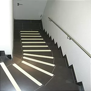 Лента противоскользящая 50 мм х 6 м белая фотолюминисцентная