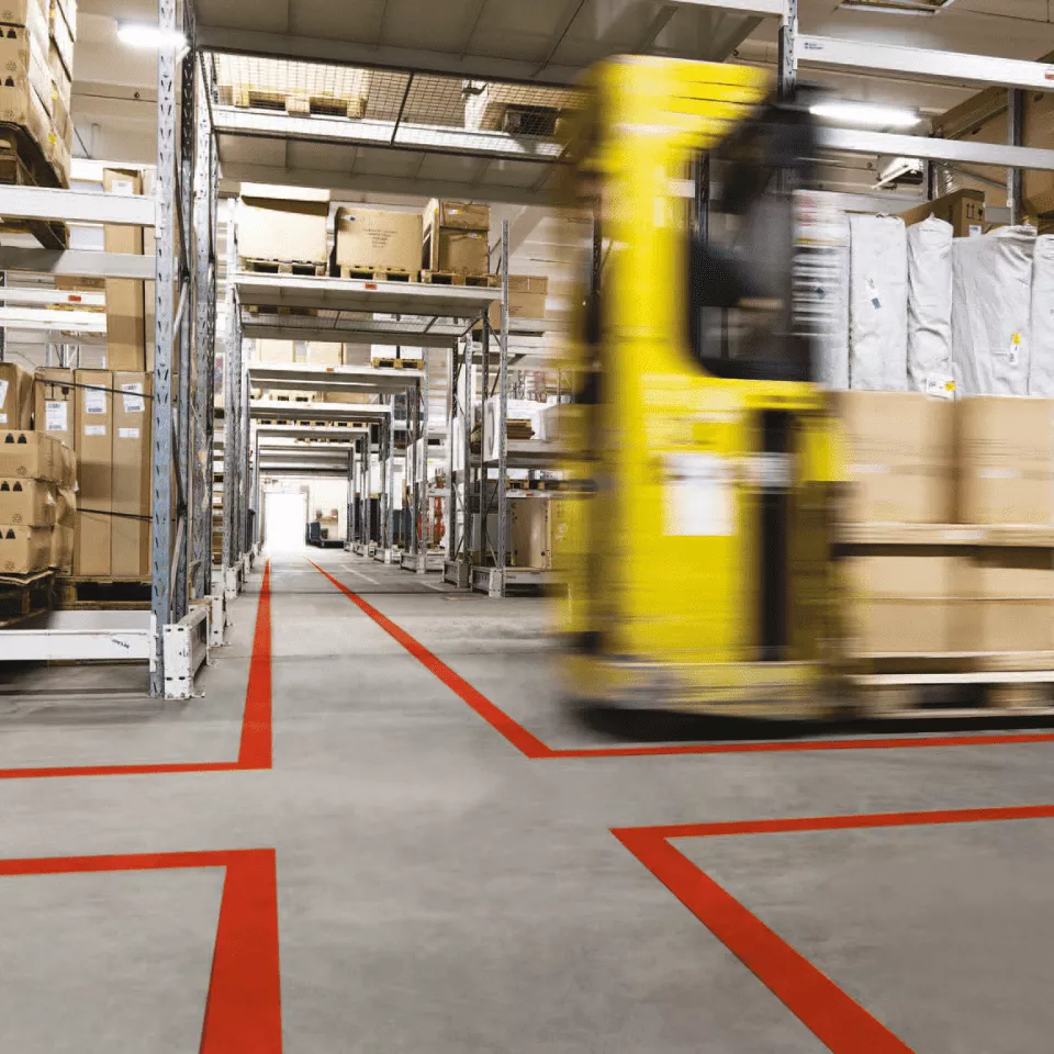 Лента ПВХ для разметки и маркировки 50 мм х 33 м красная 150 мкр