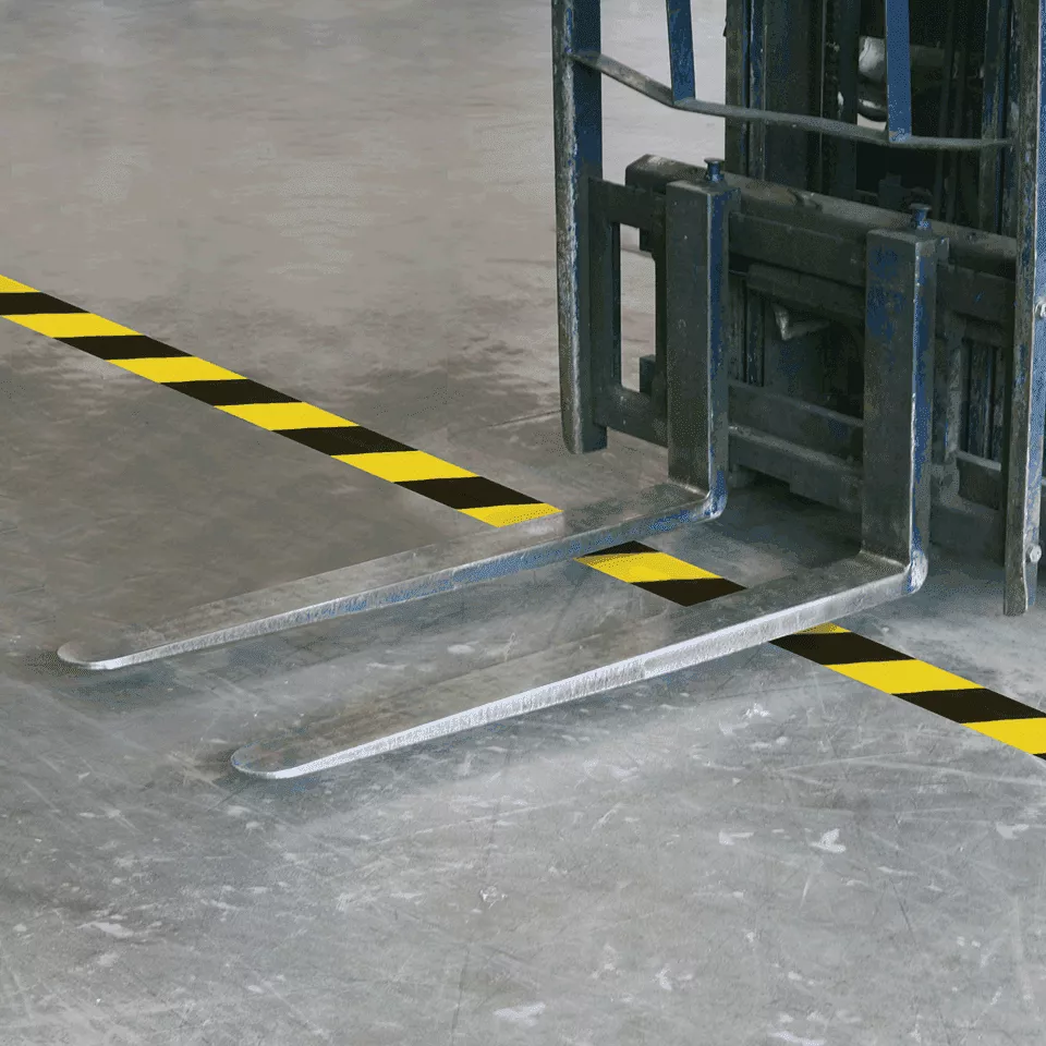 Лента ПВХ для разметки и маркировки 50 мм х 33 м желто-черная 190 мкр