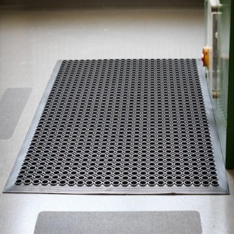 Мат грязезащитный резиновый 750x1000 мм для зон входа/выхода и проходных зон