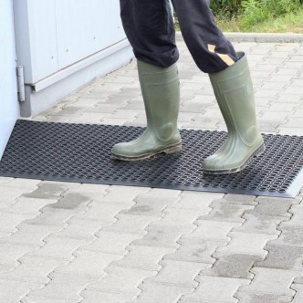 Мат грязезащитный резиновый 800x1200 мм для зон входа/выхода и проходных зон