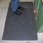 Мат противоусталочный 600 x 900 х 14 мм ромбическое рифление с двумя черными краями