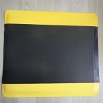 Мат противоусталочный 600 x 900 х 14 мм линейное рифление с двумя желтыми краями