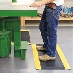 Мат противоусталочный 600 x 900 х 14 мм линейное рифление с двумя желтыми краями