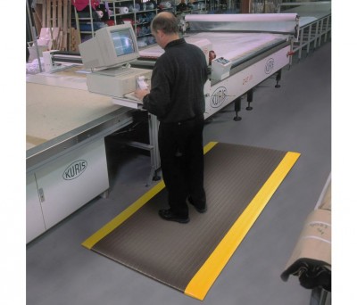 Мат противоусталочный 900 x 1500 х 14 мм линейное рифление с двумя желтыми краями