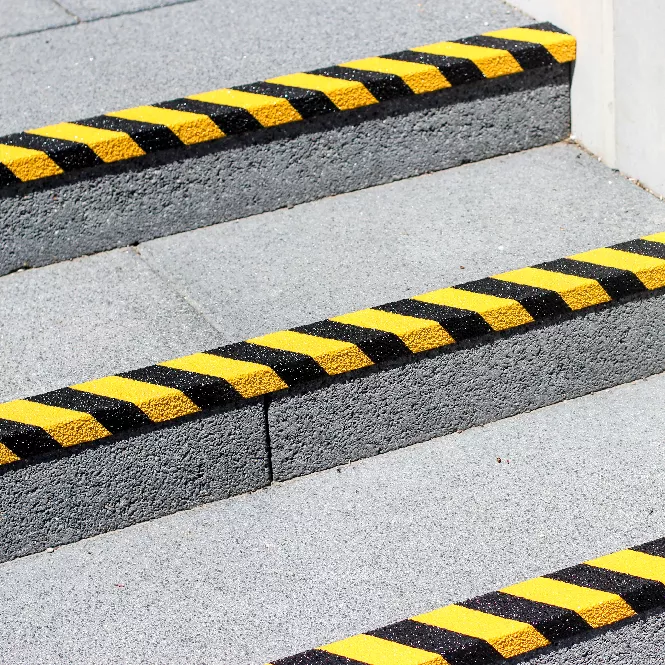 Профиль стеклопластиковый 1000x70x30х3,8 мм пластина с углом зерно 46 Grit черный с желтым кантом