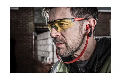 Очки открытые Milwaukee ENHANCED SAFETY GLASSES CLEAR янтарные, покрытие от запотевания 4932478927