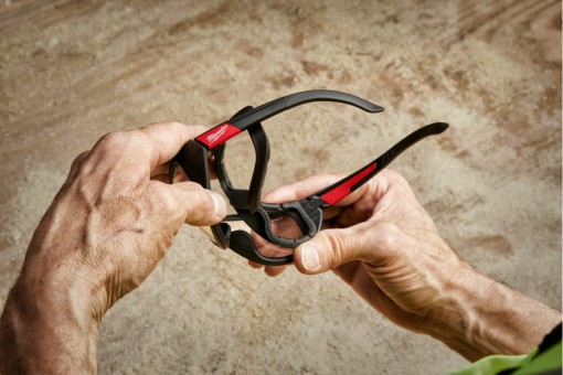 Очки открытые Milwaukee PREMIUM CLEAR SAFETY GLASSES WITH GASKET -1PC прозрачные, покрытие от запотевания и царапин 4932471885