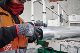 Перчатки с нитрильным покрытием MILWAUKEE WINTER CUT LEVEL уровень 5/E утепленные