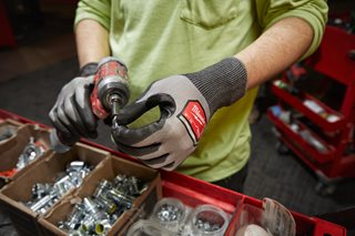 Перчатки с полиуретановым покрытием MILWAUKEE HI-DEX уровень 4/D