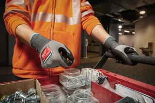 Перчатки с полиуретановым покрытием MILWAUKEE HI-DEX уровень 2/B